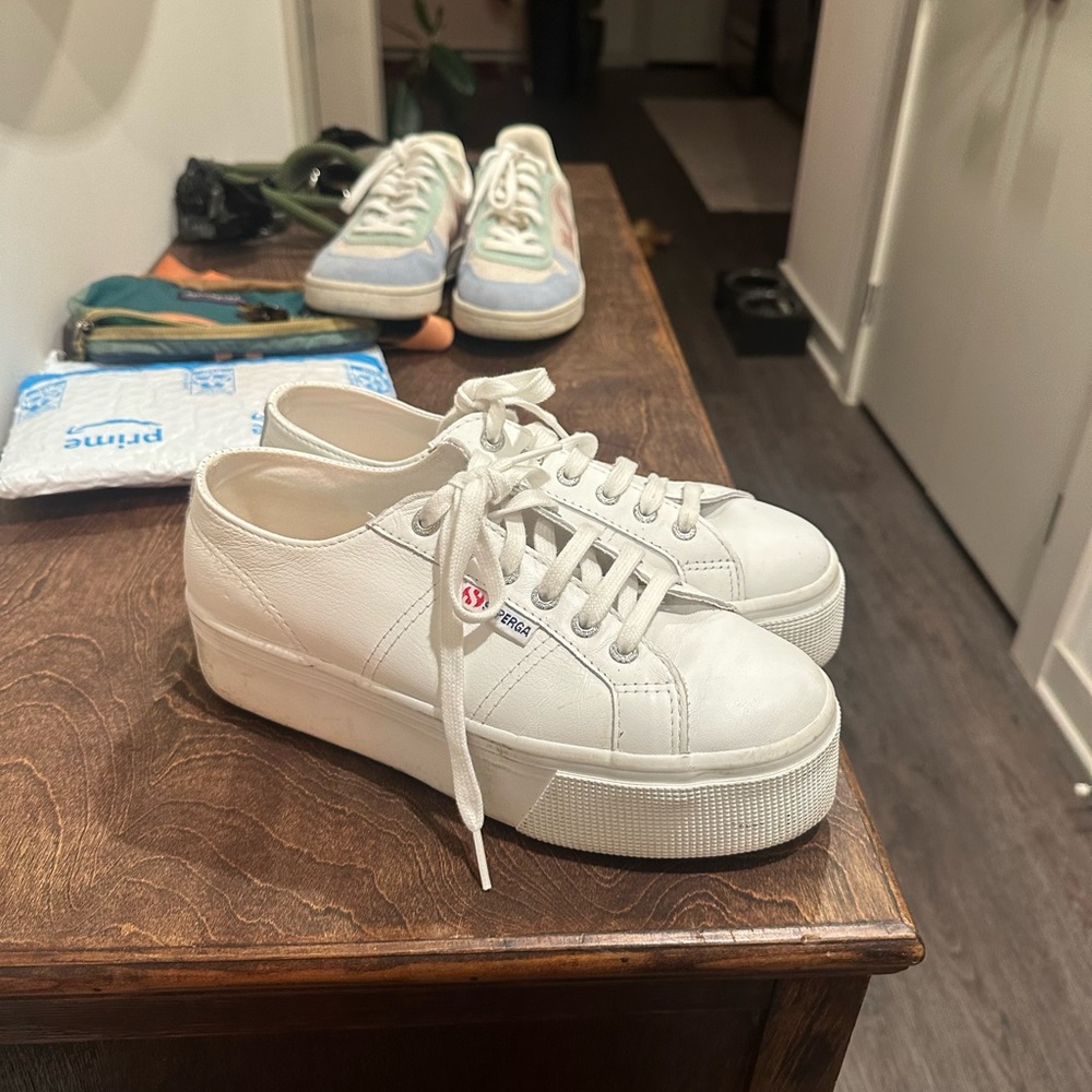 *FREE SHIPPING* White platform Supergas